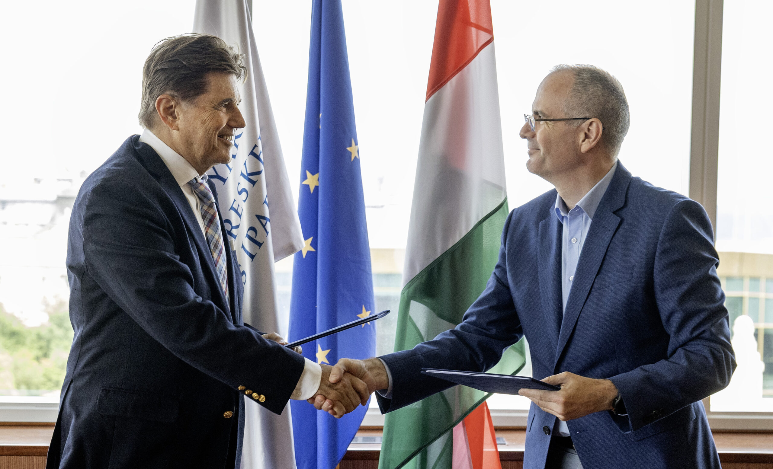 Közösen segíti a hazai vállalkozásokat az MKIK és a NAV